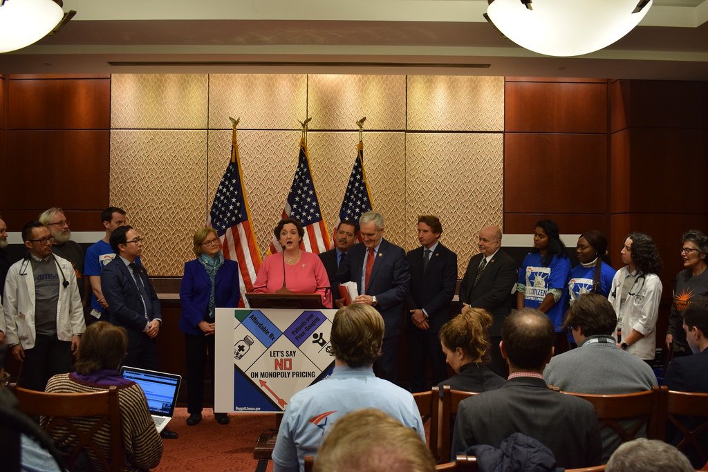 2. Failed Negotiations and International Interventions: Analyzing Attempts to Resolve Venezuela's Political Impasse