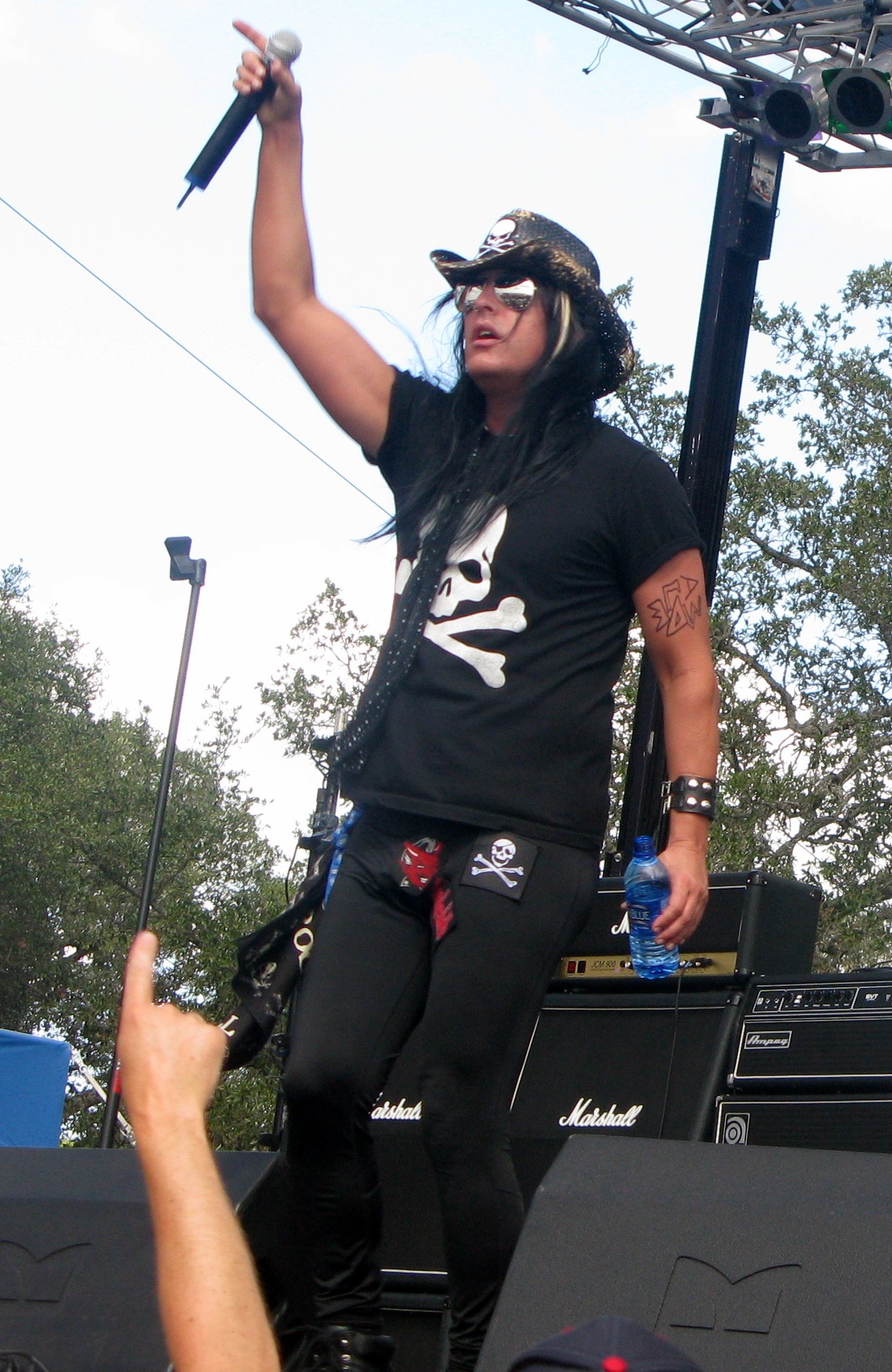 3. Tearing Up the Sunset Strip: Reliving 's Iconic Live Performances