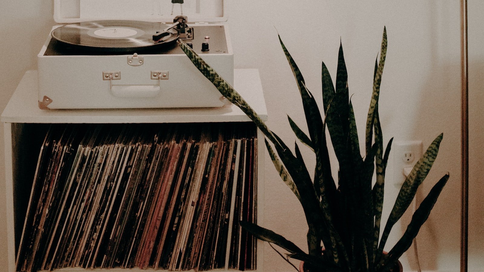 Heading 4: Unleash the Maestro Within: How Music Downloads Can Enhance Your Listening Experience