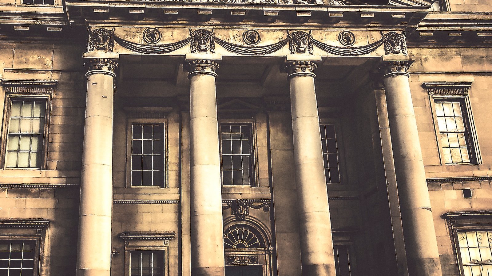 Customize ⁣Your Playlist: Unleash Your ⁢Personalized⁤ Soundtrack with Curated Recommendations!