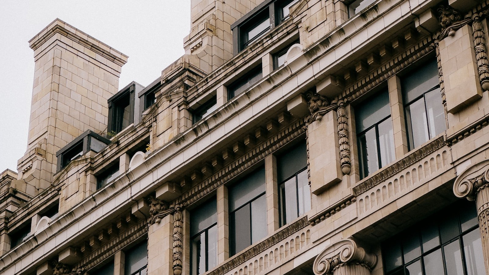 Unveiling the Revolutionary Talent Behind : The Guitarist Who Redefined Heavy Metal